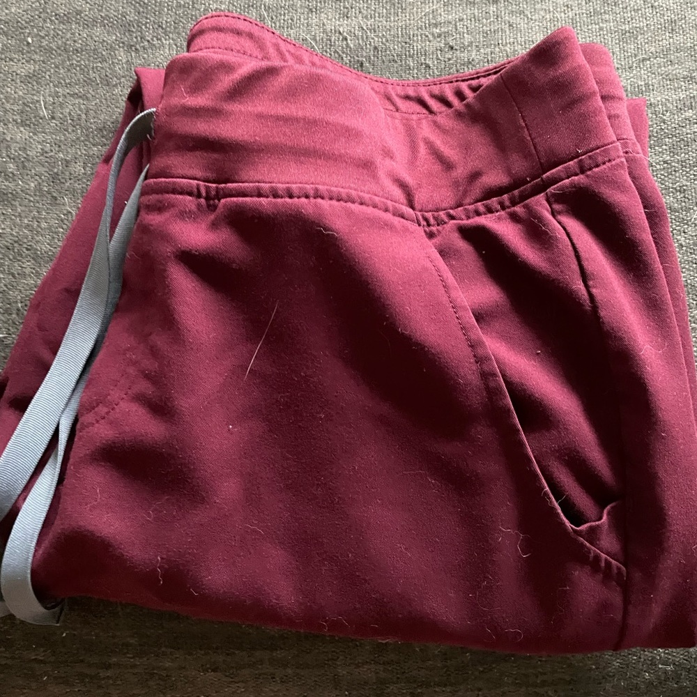 Burgundy figs scrub pants - medium joggers